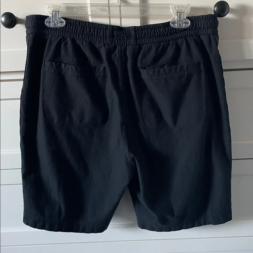 Athleta Men’s Black Farallon 9” Bermuda Shorts UPF50+ w/ Pockets - Size 10